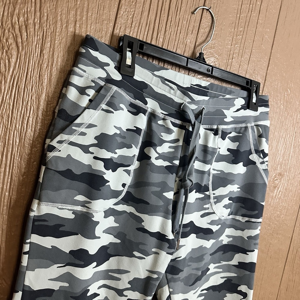 Zyia Active Unwind Joggers Womens Size M Gray Camo Drawstring Stretch Athletic - Picture 2 of 6